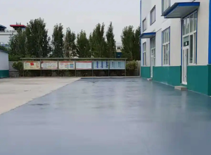 嘉定彩色路面喷涂翻新的材料对冬季